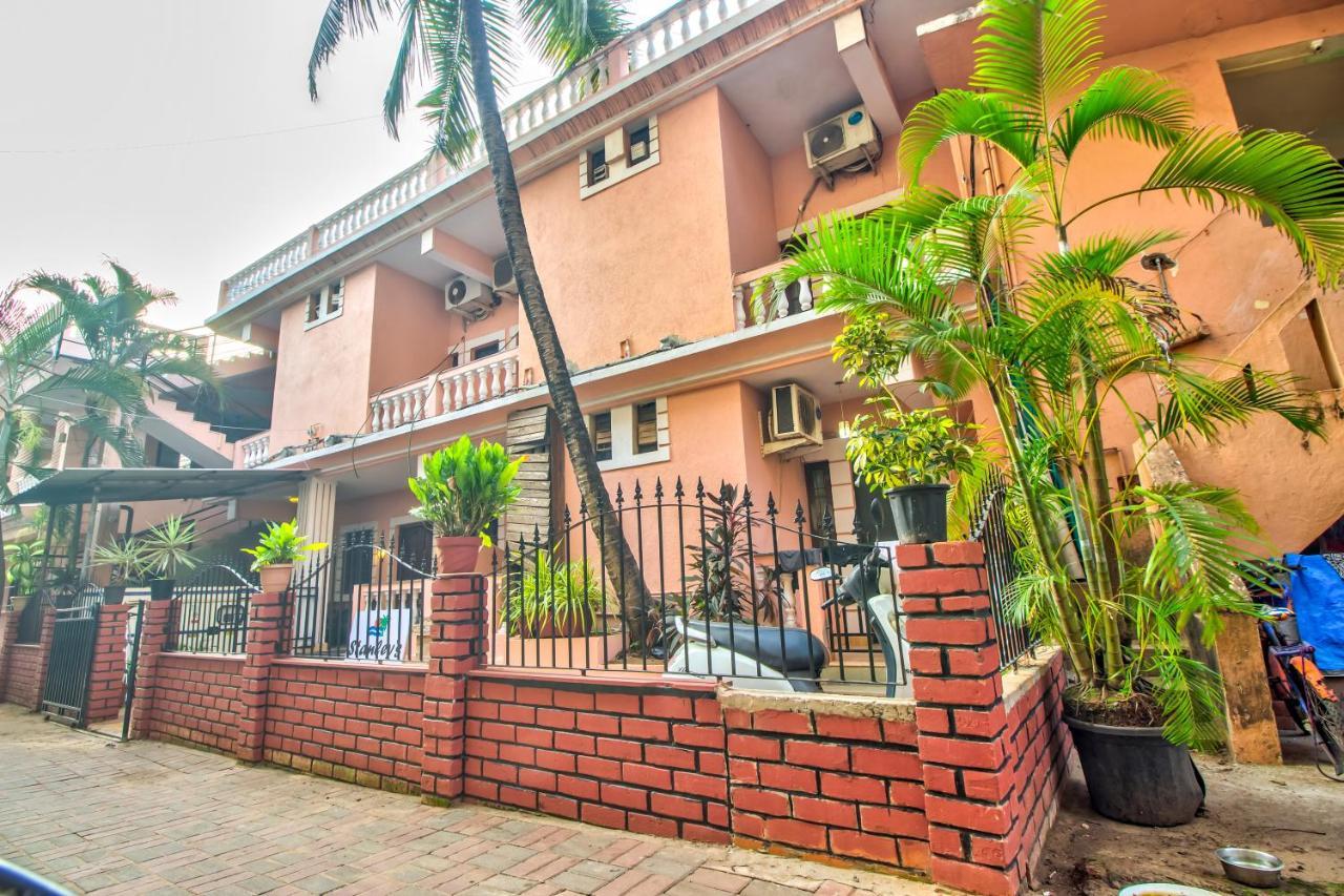Stanleys Guest House Baga Exterior photo