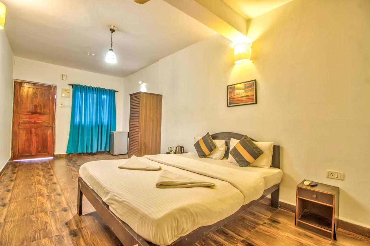 Stanleys Guest House Baga Exterior photo