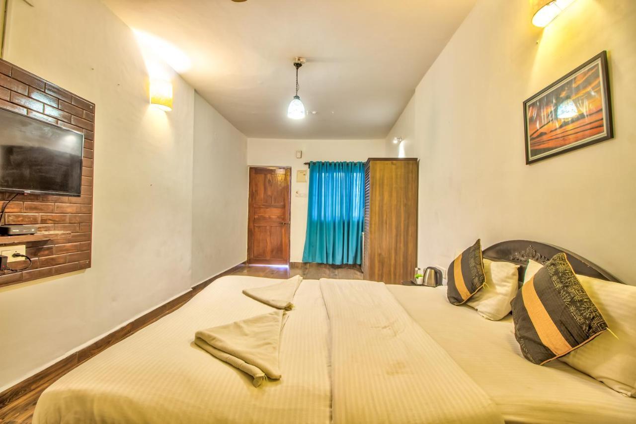 Stanleys Guest House Baga Exterior photo