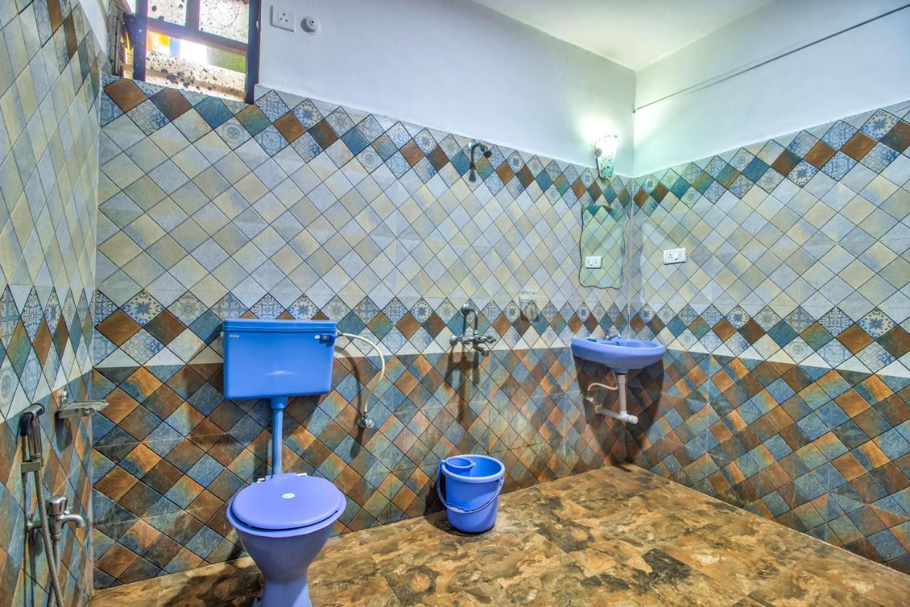 Stanleys Guest House Baga Exterior photo